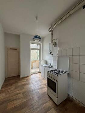 Küche mit Zugang zum Balkon - Etagenwohnung mit 50,00 m&sup2; in Kiel-Gaarden zur Miete