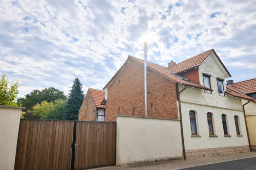 Aussenansicht - Einfamilienhaus in ruhiger Wohnlage mit ca. 971 m² großem Grundstück