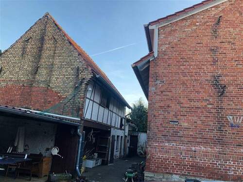 Aussenansicht mit Nebengebäude - 