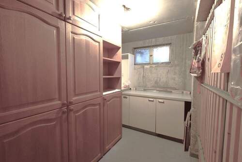 11. Kellerraum mit Regale DSC - 