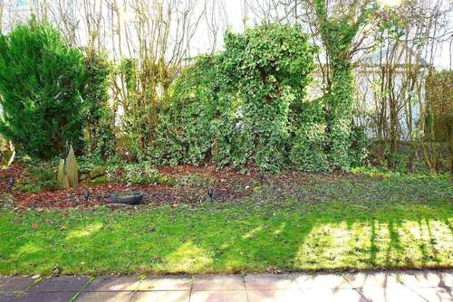 9.2 Grünfläche vor der Terrasse DSC - Etagenwohnung mit 64,90 m&sup2; in Schwäbisch Gmünd zum Kaufen