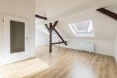 Wohnzimmer - Lichtdurchflutete 2-Zimmer-Dachgeschosswohnung in Stötteritz