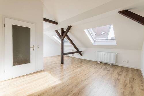 Wohnzimmer - Lichtdurchflutete 2-Zimmer-Dachgeschosswohnung in Stötteritz