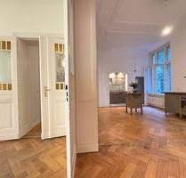 WUNDERBARE, GROSSZÜGIGE 5-6 ZIM. ALTBAU-WHG., GR. WOHNKÜCHE + BALKON MIT VIEL POTIENTIAL UNWEIT KUDAMM - Berlin Charlottenburg
