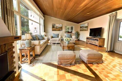 Einrichtungsbeispiel Wohnzimmer - 4 Zimmer Bungalow in Wehrheim / Obernhain