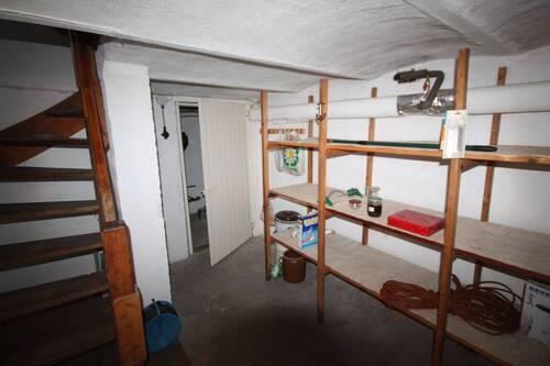 Kellerflur mit Treppenanlage - 