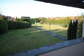 Aussicht von der Terrasse auf den Gartenbereich - 