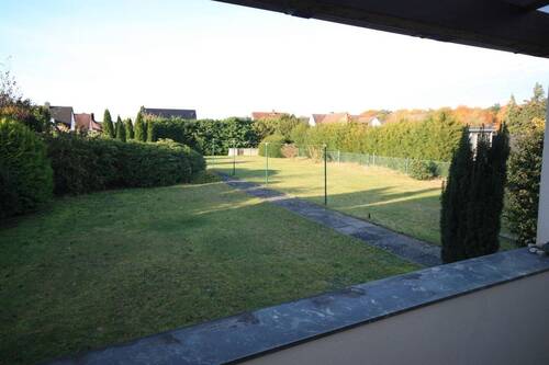 Aussicht von der Terrasse auf den Gartenbereich - 