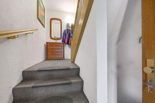 Treppenhaus - Einfamilienhaus mit 100,00 m&sup2; in Dresden zum Kaufen