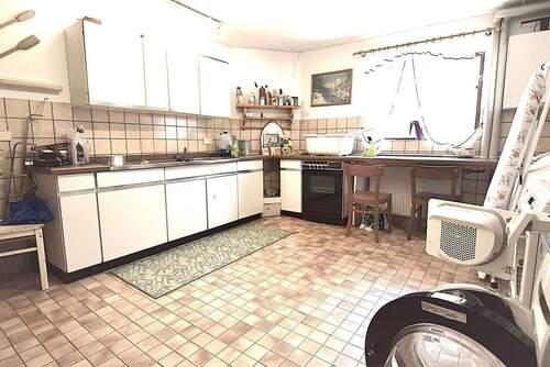 EG Waschküche mit Küchenzeile - 