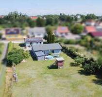 Familientraum - Kernsanierter Bungalow mit ELW im Nebengebäude und großem Garten in Feldrandlage - Brüssow