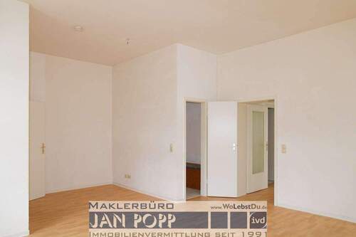 Wohnraum - Gäste-WC - Diele - 3 Zimmer Etagenwohnung zur Miete in Greiz