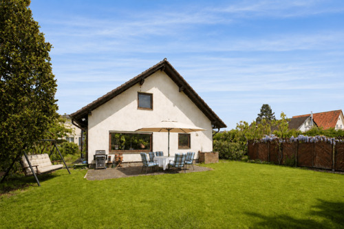 RÜCKWÄRTIGE HAUSANSICHT - 