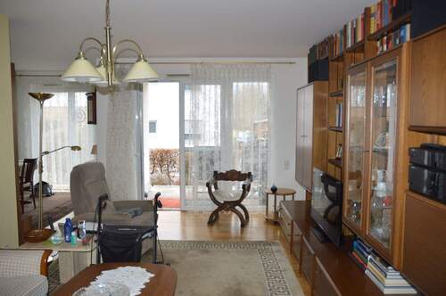 Wohnzimmer mit zugang zur Terrasse - 