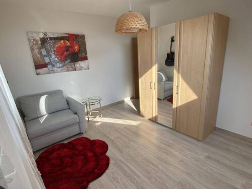 Zweites Kinderzimmer, Blick zur Tür - 