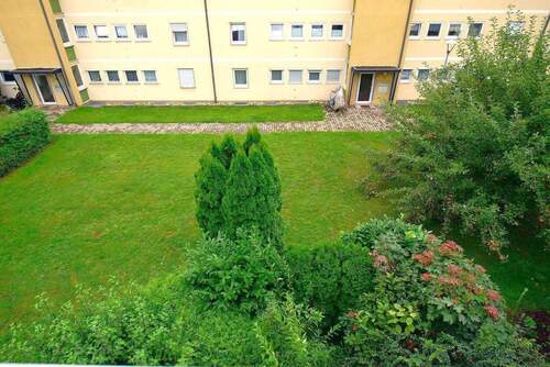 Blick vom Balkon- ins Grün - 