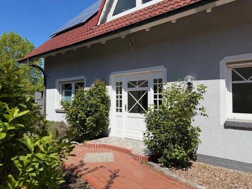 Eingangstür - 4 Zimmer Einfamilienhaus zum Kaufen in Wildeshausen