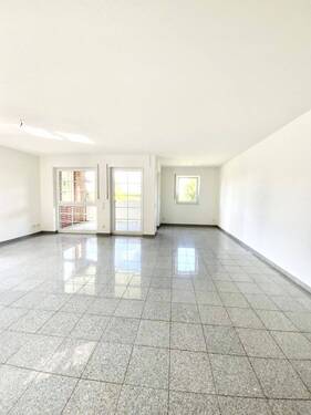 ein lichtdurchfluteter Wohnraum - 