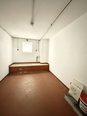 der Kellerraum zur ETW/ Standort für Waschmaschine u. Trockner - 