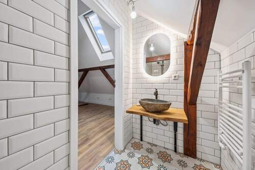 Bad mit Dusche im 2. Obergeschoss - 