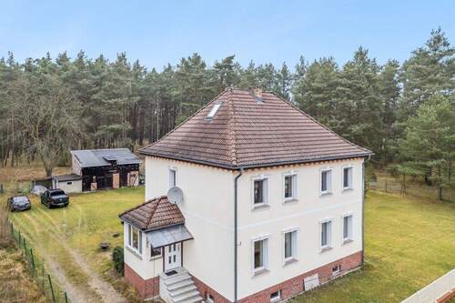 Frontansicht vom Haus - Wohnen im Grünen mit exzellenter Bahnanbindung nach Berlin und Frankfurt (Oder)