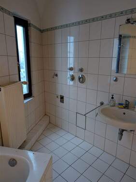 Waschmaschinenanschluss im Badezimmer - Etagenwohnung mit 55,00 m&sup2; in Kiel zur Miete