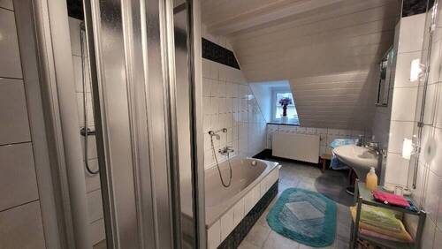 Bad mit Badewanne OG - 
