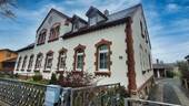 Außenansicht, Zufahrt - Gepflegtes Haus mit viel Potential!