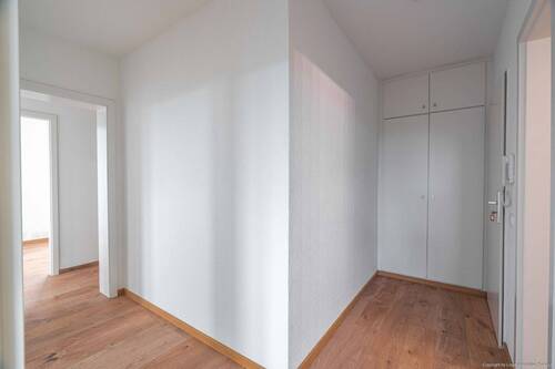Flur mit Einbauschrank - 