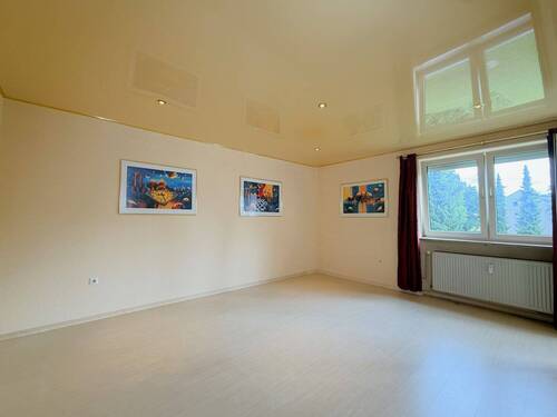 Wohnzimmer - 3 Zimmer Etagenwohnung zum Kaufen in Erding