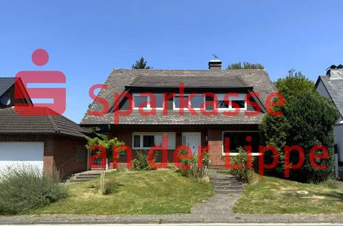 Frontansicht mit Eingang zur EG-Wohnung - EIN HAUS - VIELE MÖGLICHKEITEN NUTZBAR ALS 1FH oder 2FH