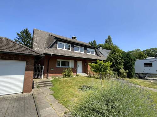 seitlicher Zugang zur zweiten Haustür - 6 Zimmer Mehrfamilienhaus, Wohnhaus in Lünen