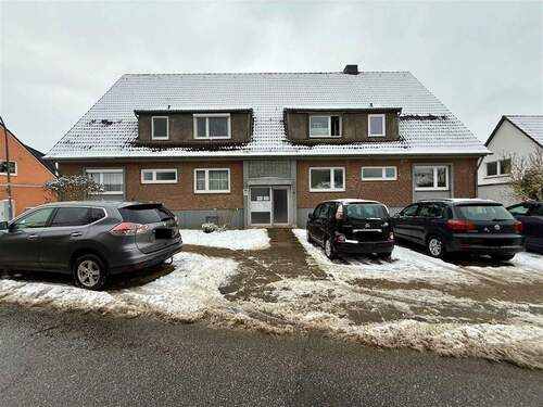 Hausansicht vorne - Schöne 3-Zimmer-Whg. mit Balkon: Neuwührener Weg 4Schwentinental; Raisdorf