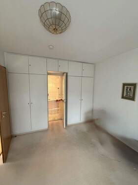 Gegenstände weg retuschieren. - 