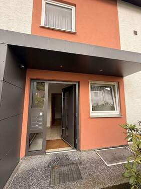 Hauseingang - 5 Zimmer Doppelhaushälfte zum Kaufen in Lörrach