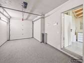 Garage mit direktem Zugang zum Haus [KI-generiertes Foto] - 