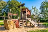 Spielplatz am öffentlichen Strand - in wenigen Minuten zu Fuß erreichbar - 