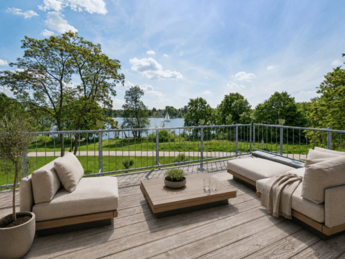 Bild 1 - Traumhafte Wasserlage trifft Komfort Hochwertige Doppelhaushälfte mit Weitblick