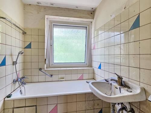 Tageslichtbad mit Wanne - 