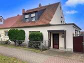 Hausansicht - Ihr neues Zuhause: Wohnen auf solider Basis !