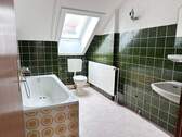 Badezimmer im Dachgeschoss - 