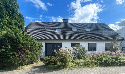 Frontansicht des Bestandsgebäudes - 7 Zimmer Einfamilienhaus zum Kaufen in Bochum