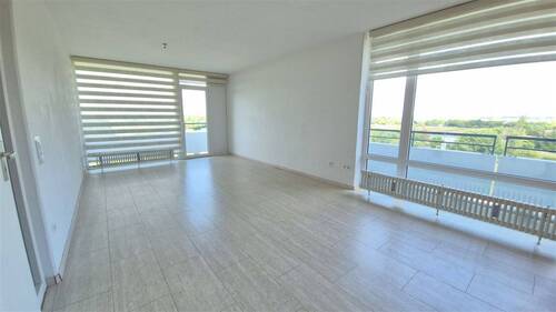 Wohnzimmer - 4 Zimmer Etagenwohnung zum Kaufen in Krefeld