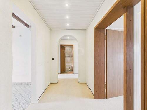 Diele - Etagenwohnung mit 90,00 m&sup2; in Niederwerrn zum Kaufen