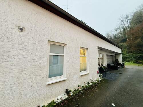 Außen links - 3 Zimmer Mehrfamilienhaus, Wohnhaus zum Kaufen in Neuerburg