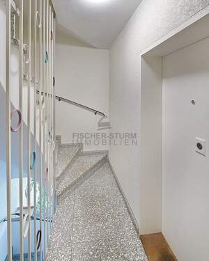 Treppenhaus - 3 Zimmer Etagenwohnung zum Kaufen in Düsseldorf