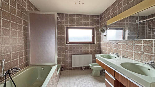 Bad - 6 Zimmer Einfamilienhaus in Reutlingen