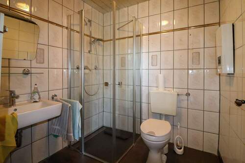 Tageslichtbadezimmer - 3 Zimmer Doppelhaushälfte in Neuss