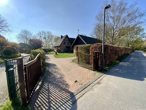 Hofeinfahrt mit elektr. Rolltor - 7 Zimmer Mehrfamilienhaus, Wohnhaus in Werne