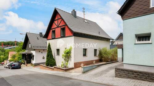 Außenansicht 2 - Ruhiges Wohnen am Waldrand - Charmantes EFH mit Whirlpool, Terrasse und Friedrichsthal-Bildstock